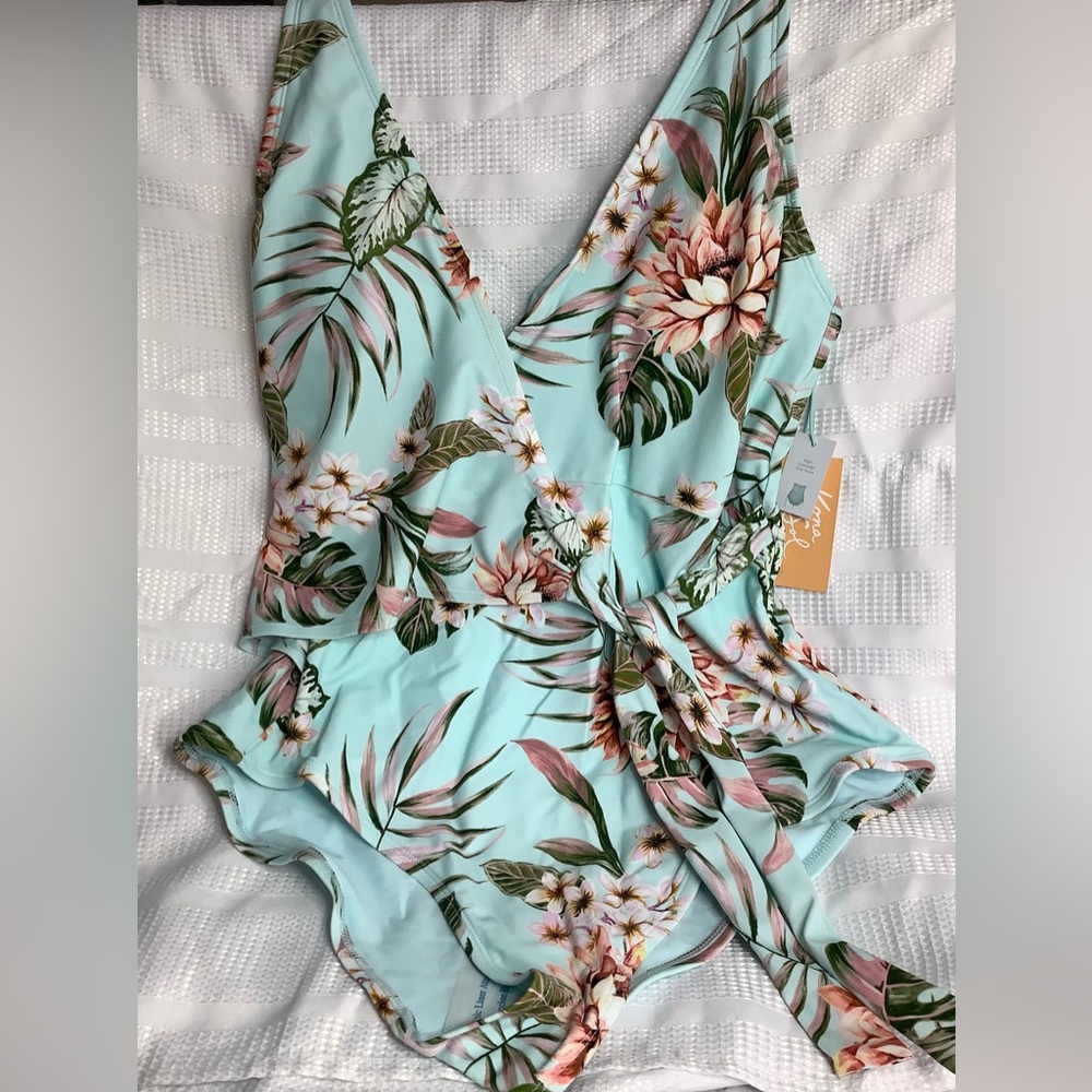 Beautiful floral bathing suite size Large 12-14